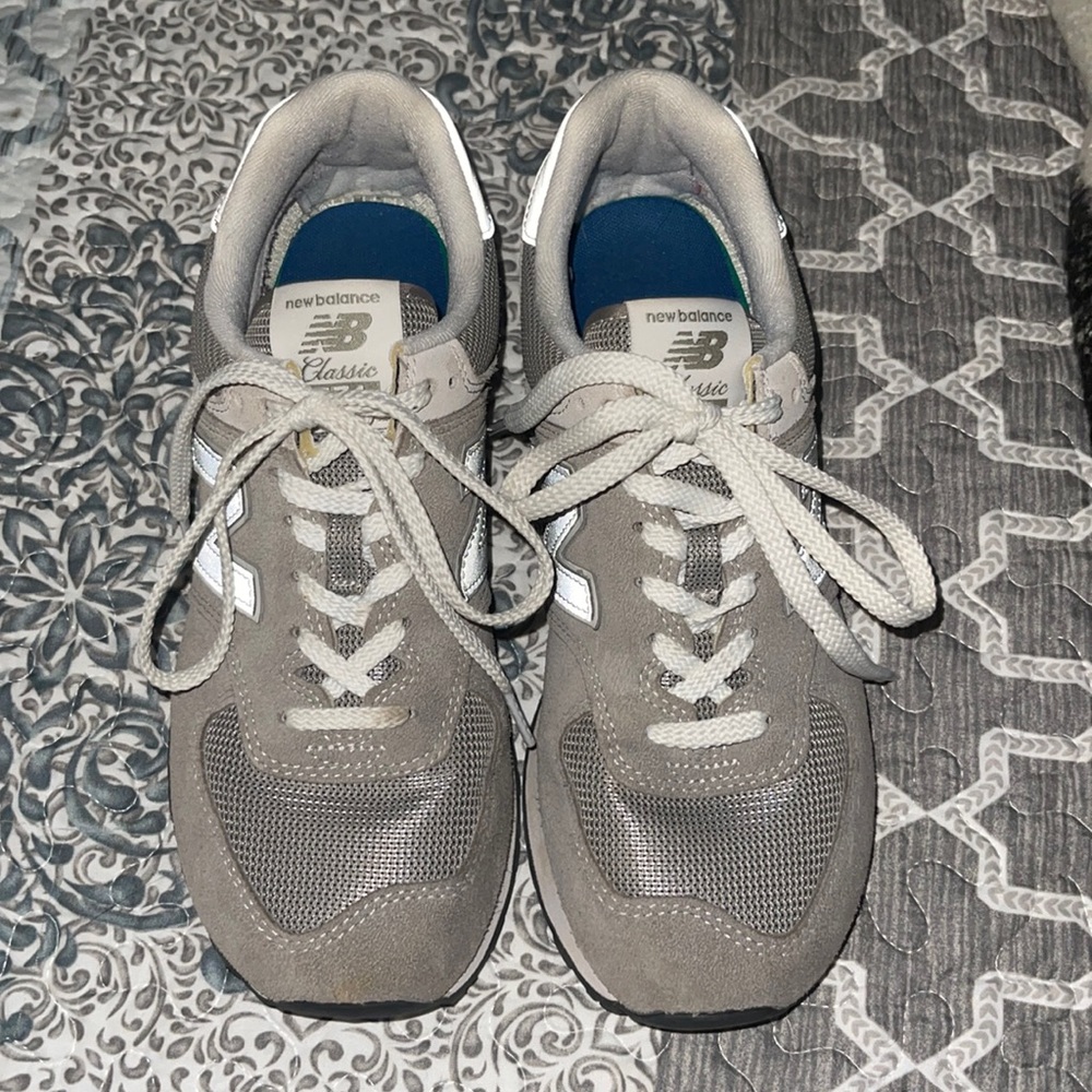 New Balance tennis shoes